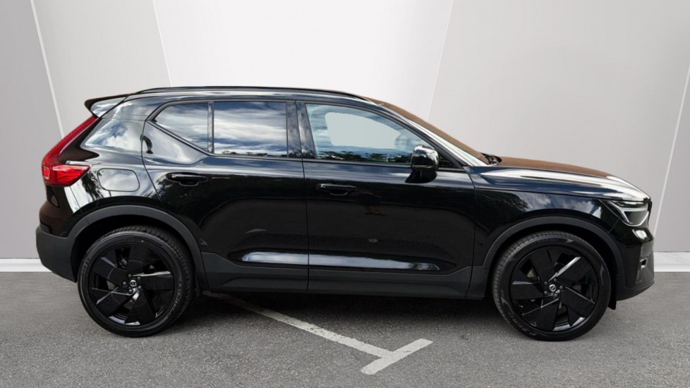 Volvo XC40 2.0 B4P Plus Black Edition 5dr Auto Petrol Estate - Image 3