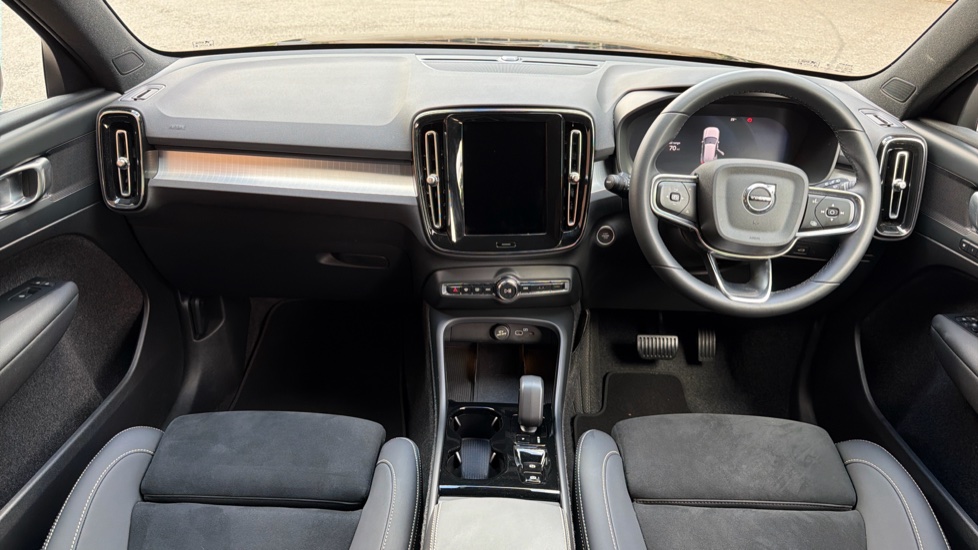 Volvo XC40 2.0 B4P Plus Black Edition 5dr Auto Petrol Estate - Image 5