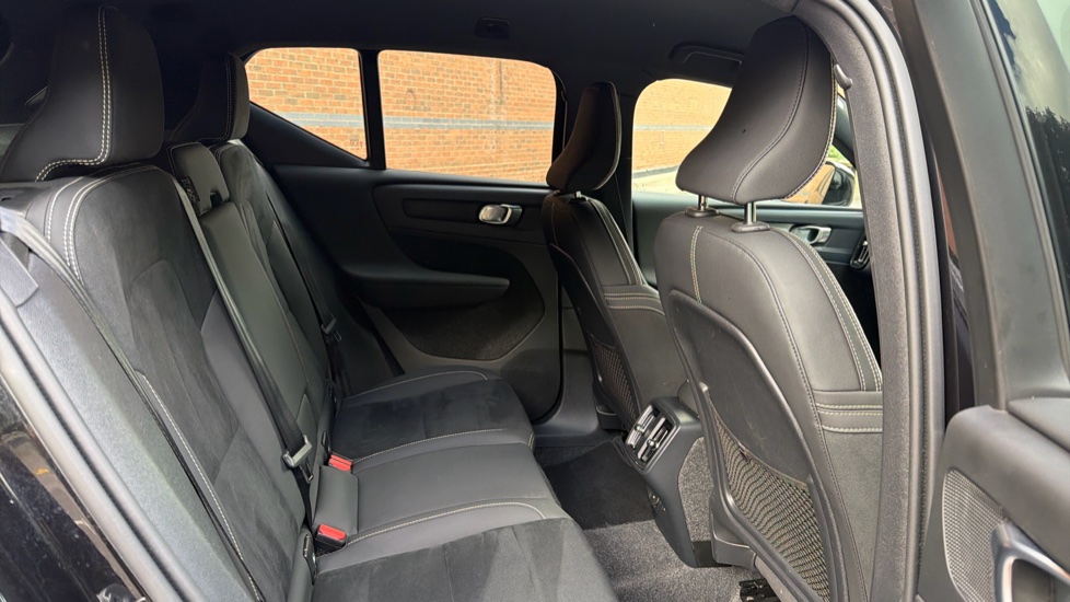 Volvo XC40 2.0 B4P Plus Black Edition 5dr Auto Petrol Estate - Image 6