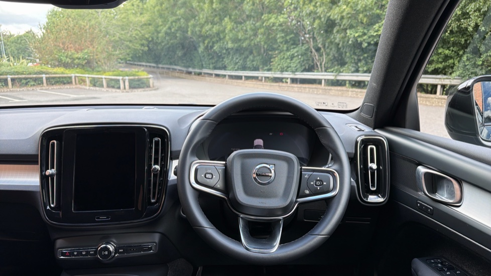 Volvo XC40 2.0 B4P Plus Black Edition 5dr Auto Petrol Estate - Image 10