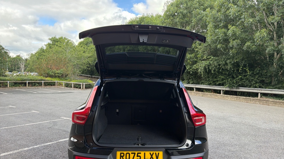 Volvo XC40 2.0 B4P Plus Black Edition 5dr Auto Petrol Estate - Image 13