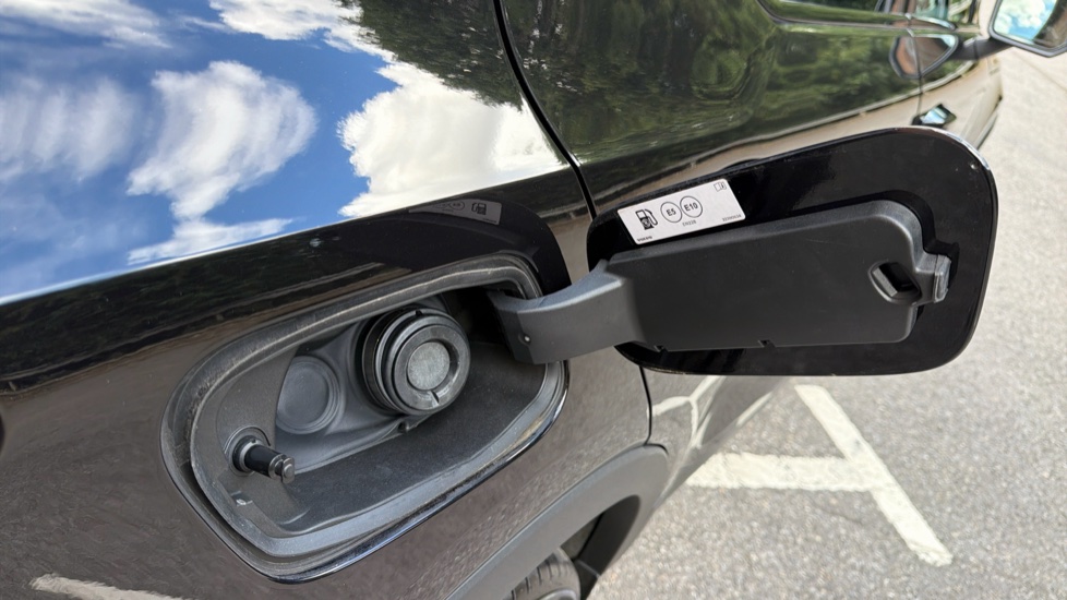 Volvo XC40 2.0 B4P Plus Black Edition 5dr Auto Petrol Estate - Image 15