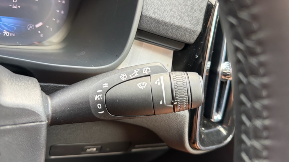 Volvo XC40 2.0 B4P Plus Black Edition 5dr Auto Petrol Estate - Image 19