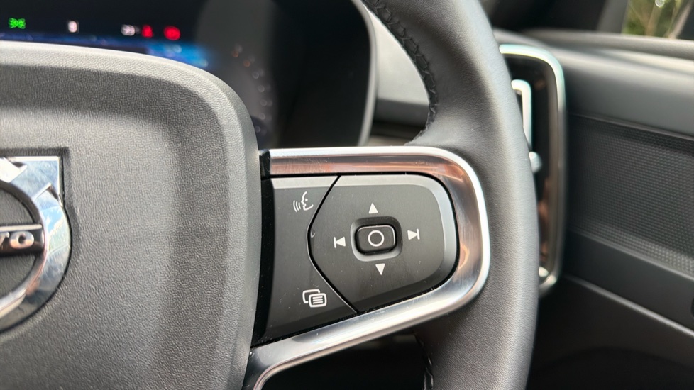 Volvo XC40 2.0 B4P Plus Black Edition 5dr Auto Petrol Estate - Image 21