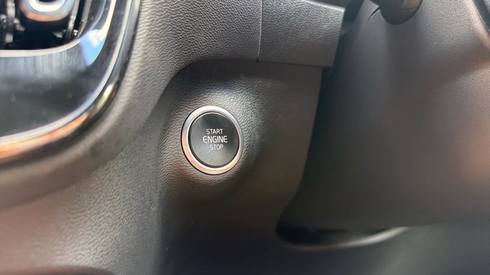 Volvo XC40 2.0 B4P Plus Black Edition 5dr Auto Petrol Estate - Image 26