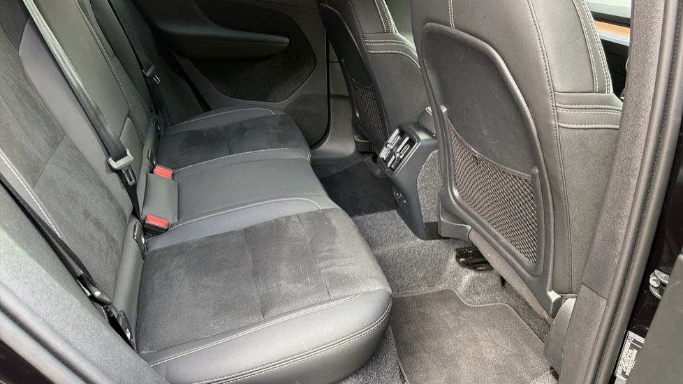 Volvo XC40 2.0 B4P Plus Black Edition 5dr Auto Petrol Estate - Image 32