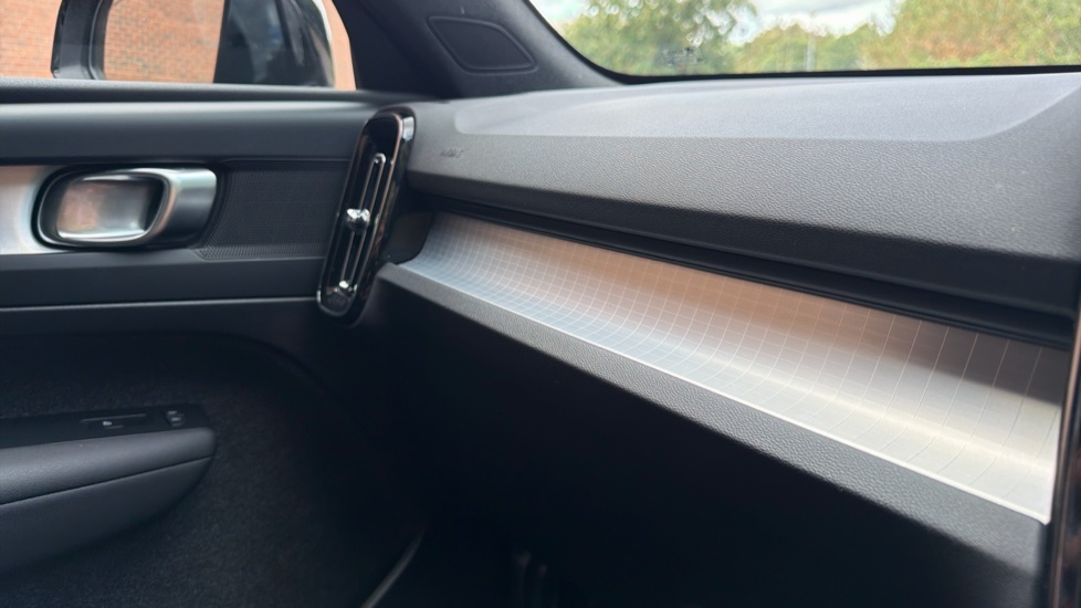 Volvo XC40 2.0 B4P Plus Black Edition 5dr Auto Petrol Estate - Image 42