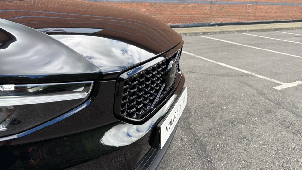 Volvo XC40 2.0 B4P Plus Black Edition 5dr Auto Petrol Estate - Image 49