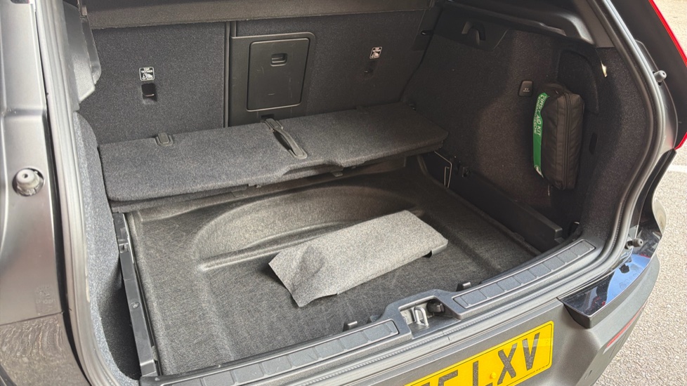 Volvo XC40 2.0 B4P Plus Black Edition 5dr Auto Petrol Estate - Image 59
