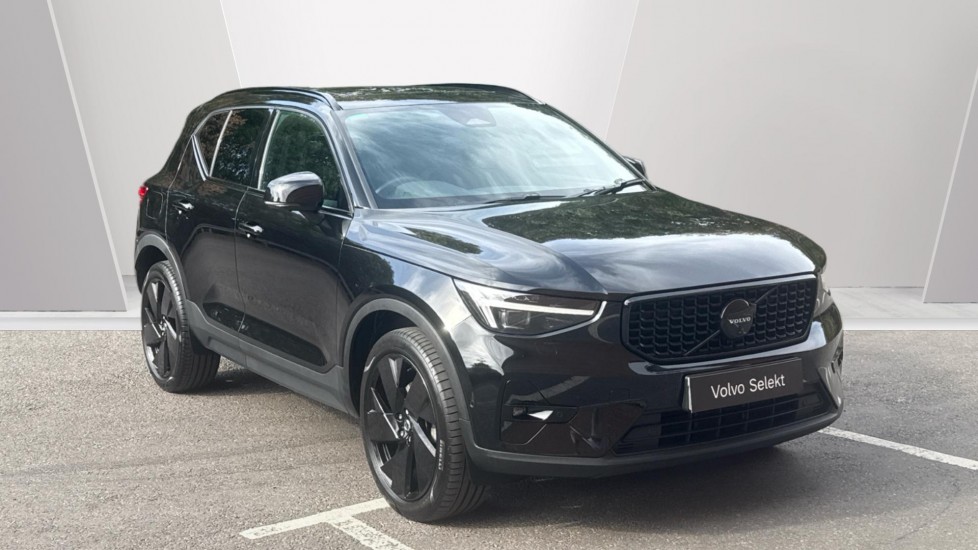 Volvo XC40 2.0 B4P Ultra Black Edition 5dr Auto Petrol Estate - Image 1