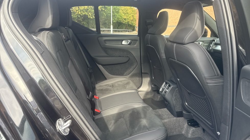 Volvo XC40 2.0 B4P Ultra Black Edition 5dr Auto Petrol Estate - Image 6