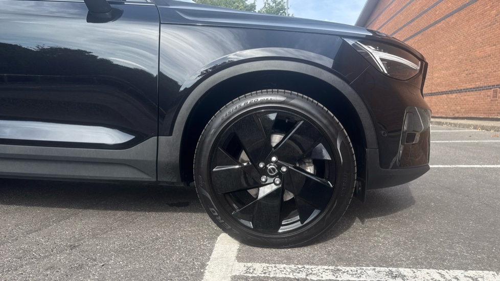 Volvo XC40 2.0 B4P Ultra Black Edition 5dr Auto Petrol Estate - Image 9
