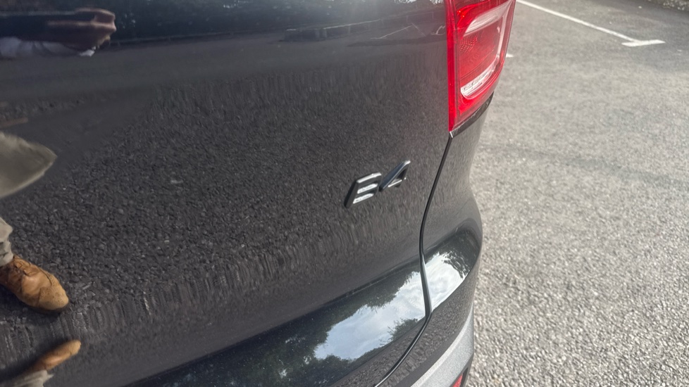Volvo XC40 2.0 B4P Ultra Black Edition 5dr Auto Petrol Estate - Image 17