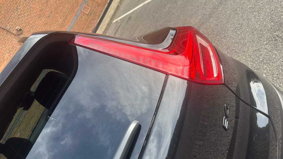 Volvo XC40 2.0 B4P Ultra Black Edition 5dr Auto Petrol Estate - Image 18