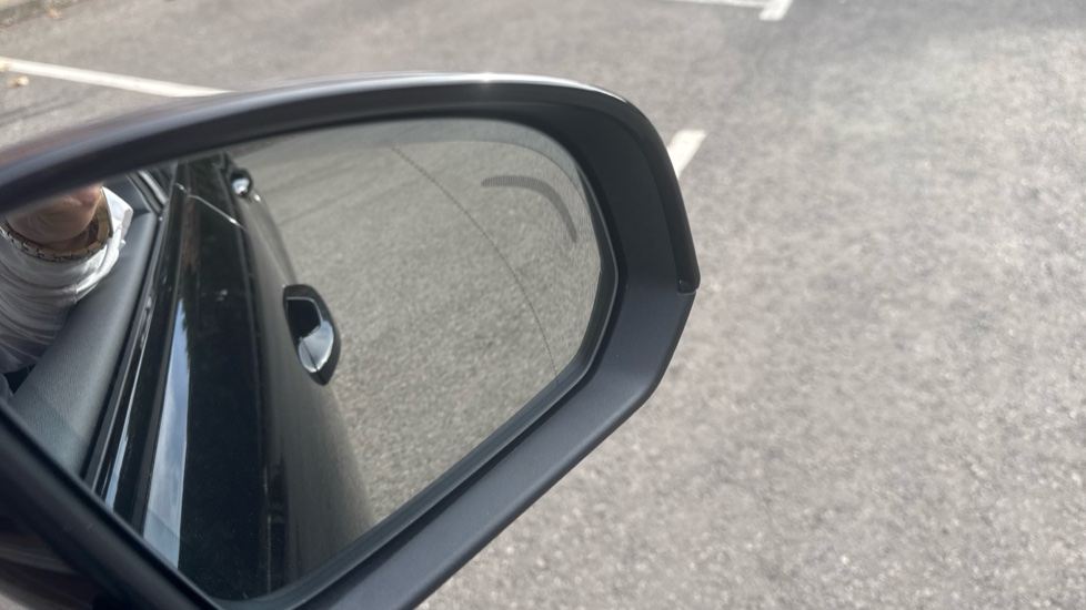 Volvo XC40 2.0 B4P Ultra Black Edition 5dr Auto Petrol Estate - Image 31