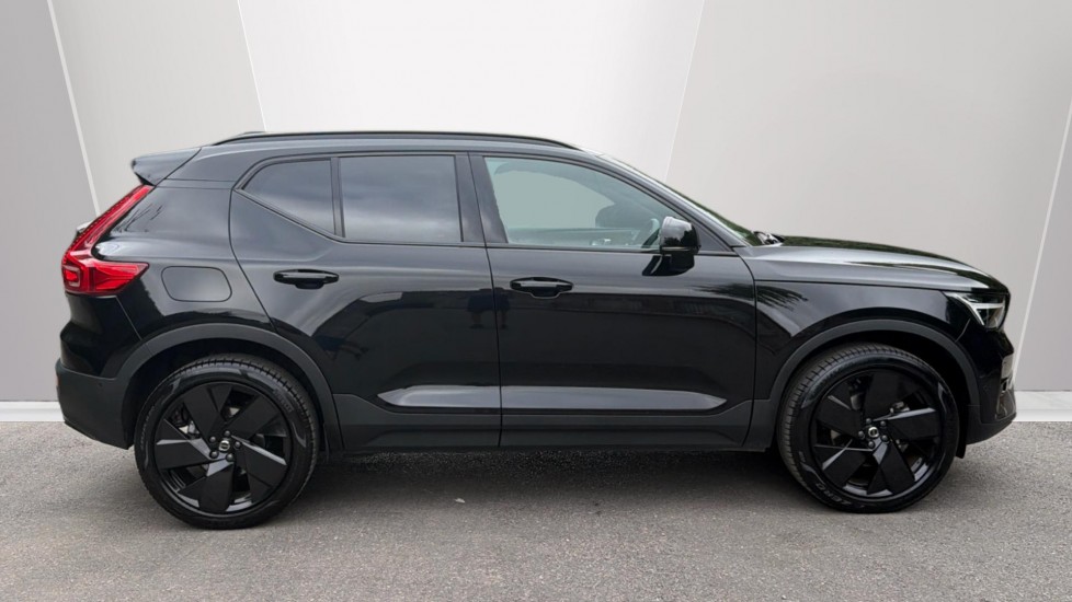 Volvo XC40 2.0 B3P Ultra Black Edition 5dr Auto Petrol Estate - Image 3
