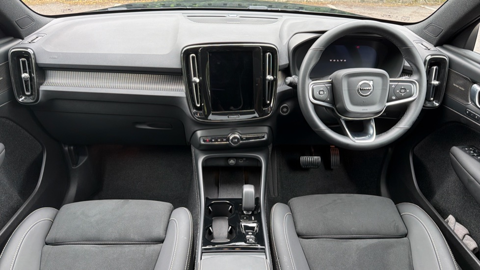 Volvo XC40 2.0 B3P Ultra Black Edition 5dr Auto Petrol Estate - Image 5
