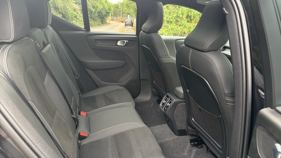 Volvo XC40 2.0 B3P Ultra Black Edition 5dr Auto Petrol Estate - Image 6