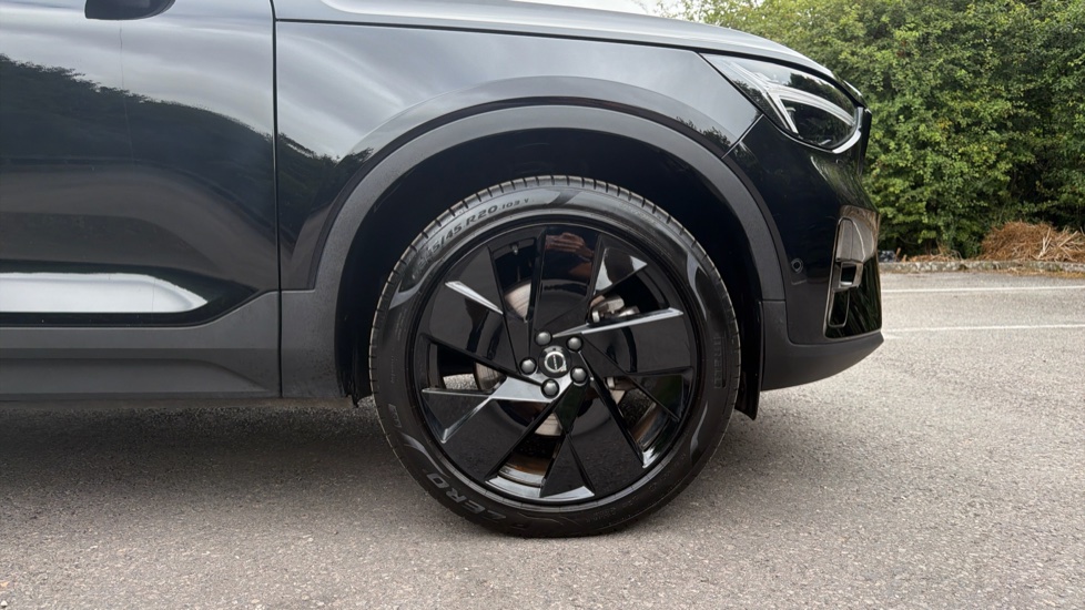 Volvo XC40 2.0 B3P Ultra Black Edition 5dr Auto Petrol Estate - Image 9