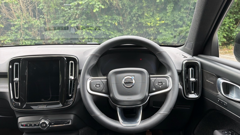 Volvo XC40 2.0 B3P Ultra Black Edition 5dr Auto Petrol Estate - Image 10
