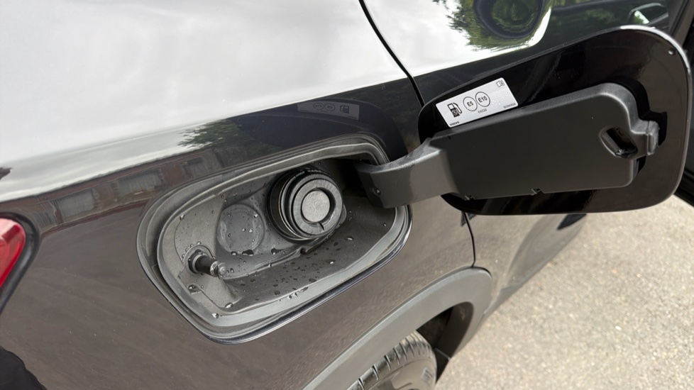 Volvo XC40 2.0 B3P Ultra Black Edition 5dr Auto Petrol Estate - Image 16