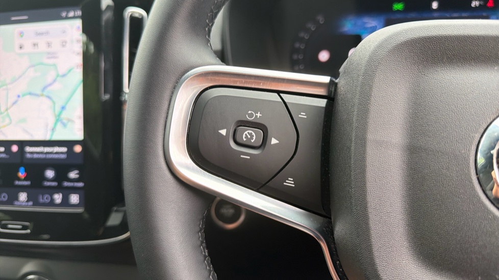Volvo XC40 2.0 B3P Ultra Black Edition 5dr Auto Petrol Estate - Image 21