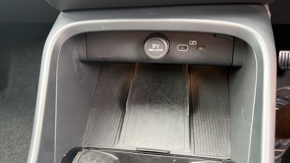 Volvo XC40 2.0 B3P Ultra Black Edition 5dr Auto Petrol Estate - Image 38