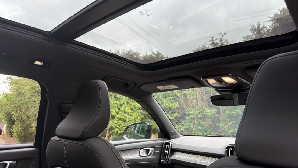 Volvo XC40 2.0 B3P Ultra Black Edition 5dr Auto Petrol Estate - Image 52