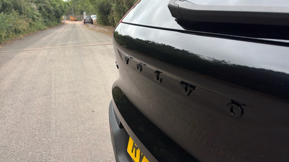 Volvo XC40 2.0 B3P Ultra Black Edition 5dr Auto Petrol Estate - Image 57