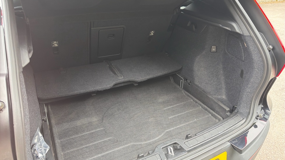 Volvo XC40 2.0 B3P Ultra Black Edition 5dr Auto Petrol Estate - Image 60