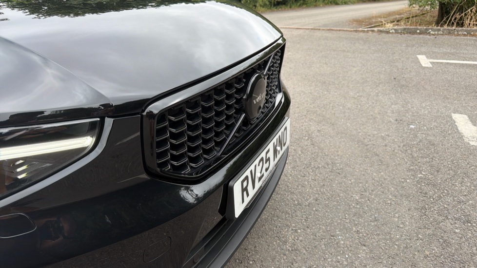 Volvo XC40 2.0 B3P Ultra Black Edition 5dr Auto Petrol Estate - Image 62