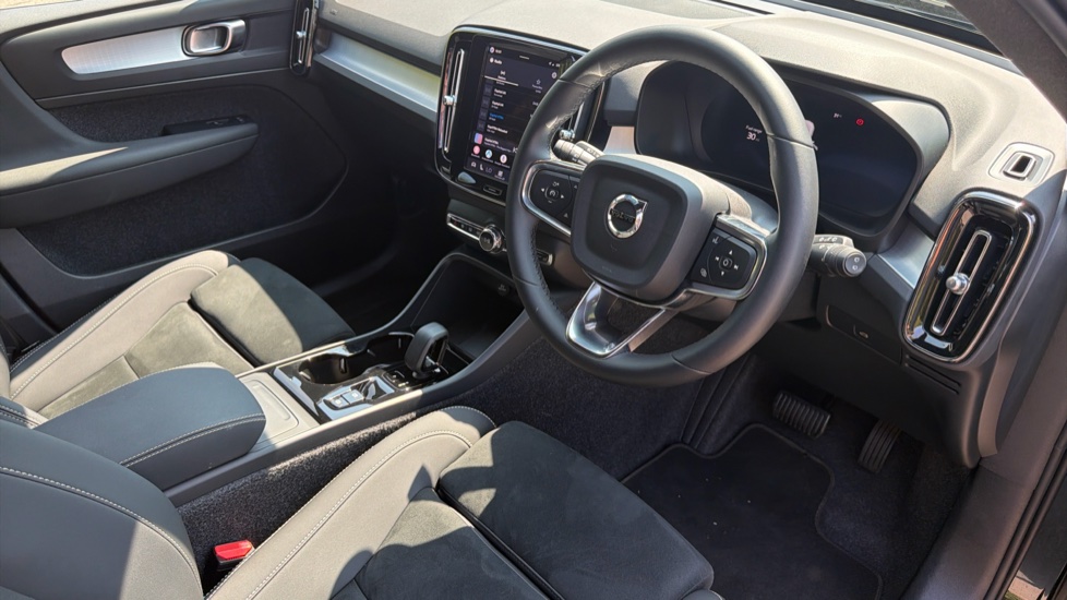 Volvo XC40 2.0 B3P Plus Dark 5dr Auto Petrol Estate - Image 4