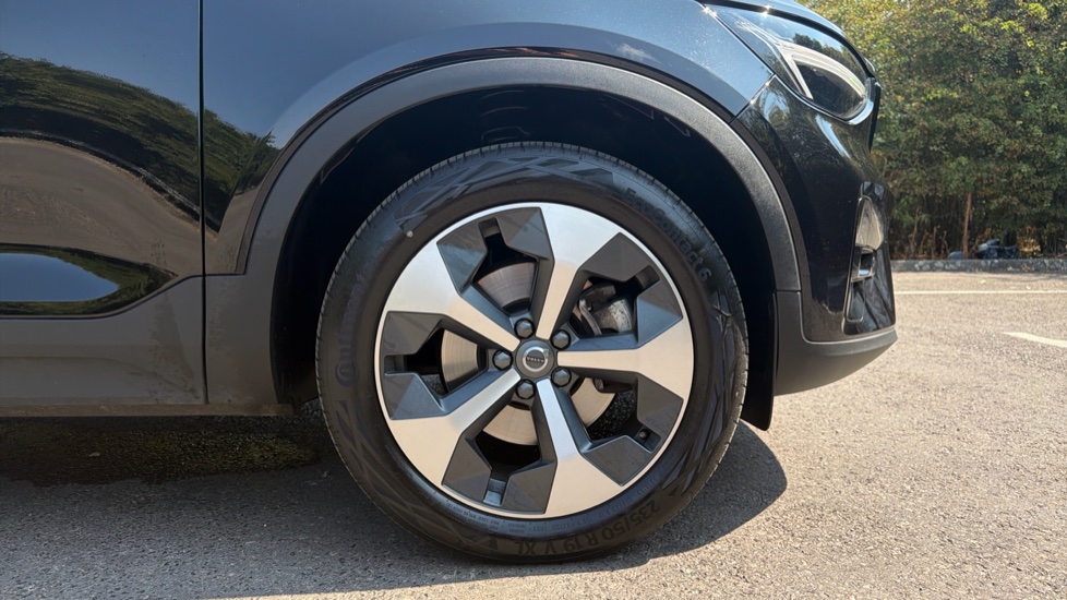 Volvo XC40 2.0 B3P Plus Dark 5dr Auto Petrol Estate - Image 9