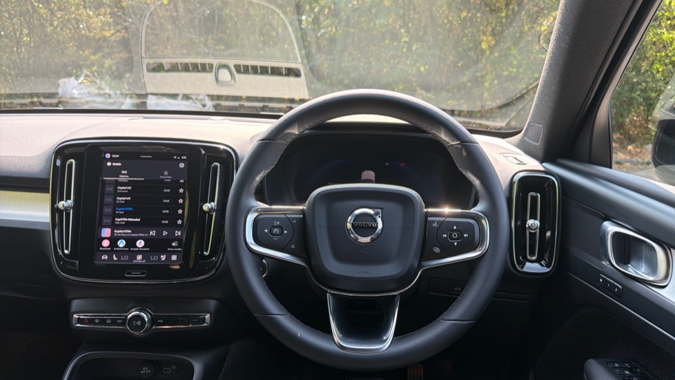 Volvo XC40 2.0 B3P Plus Dark 5dr Auto Petrol Estate - Image 10