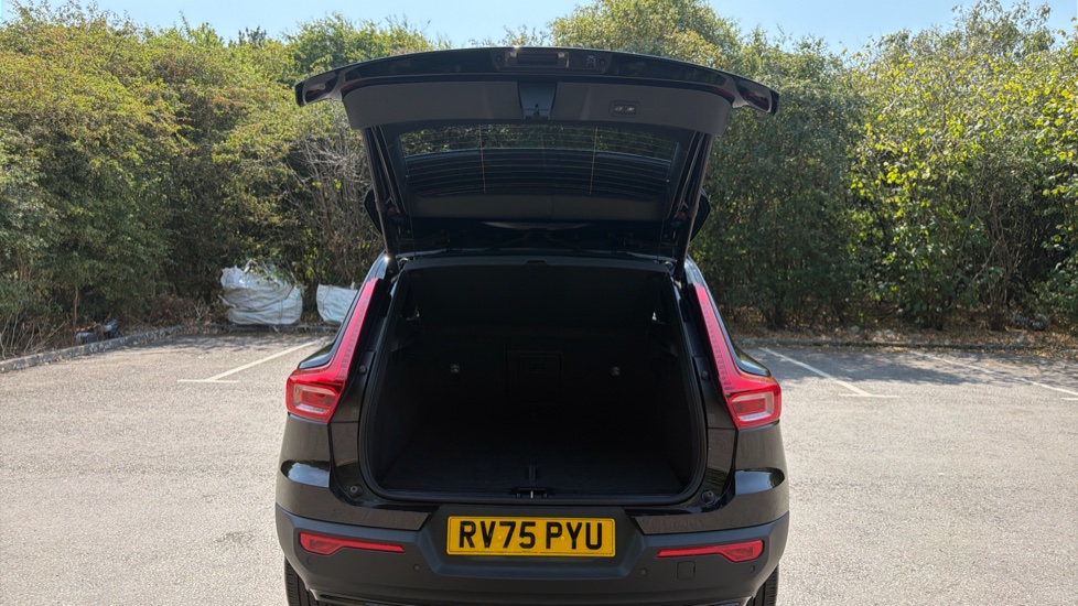 Volvo XC40 2.0 B3P Plus Dark 5dr Auto Petrol Estate - Image 13