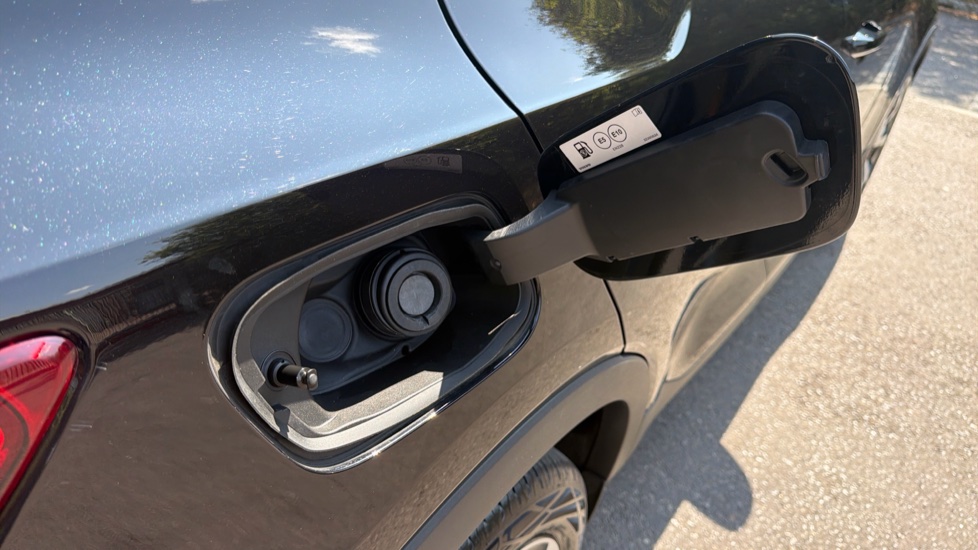 Volvo XC40 2.0 B3P Plus Dark 5dr Auto Petrol Estate - Image 15