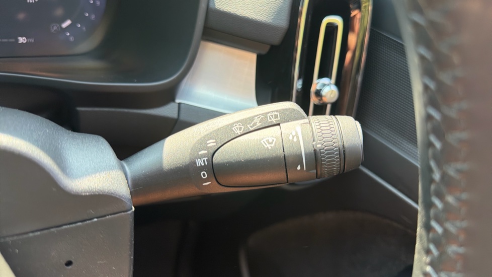 Volvo XC40 2.0 B3P Plus Dark 5dr Auto Petrol Estate - Image 19