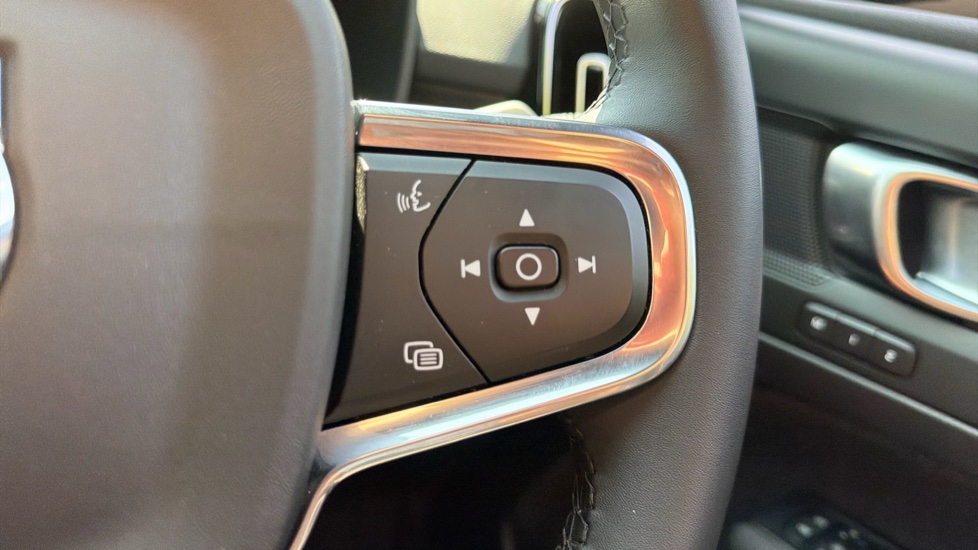 Volvo XC40 2.0 B3P Plus Dark 5dr Auto Petrol Estate - Image 21