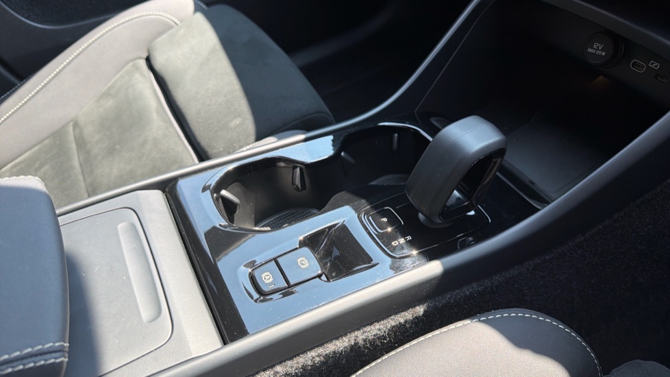Volvo XC40 2.0 B3P Plus Dark 5dr Auto Petrol Estate - Image 25