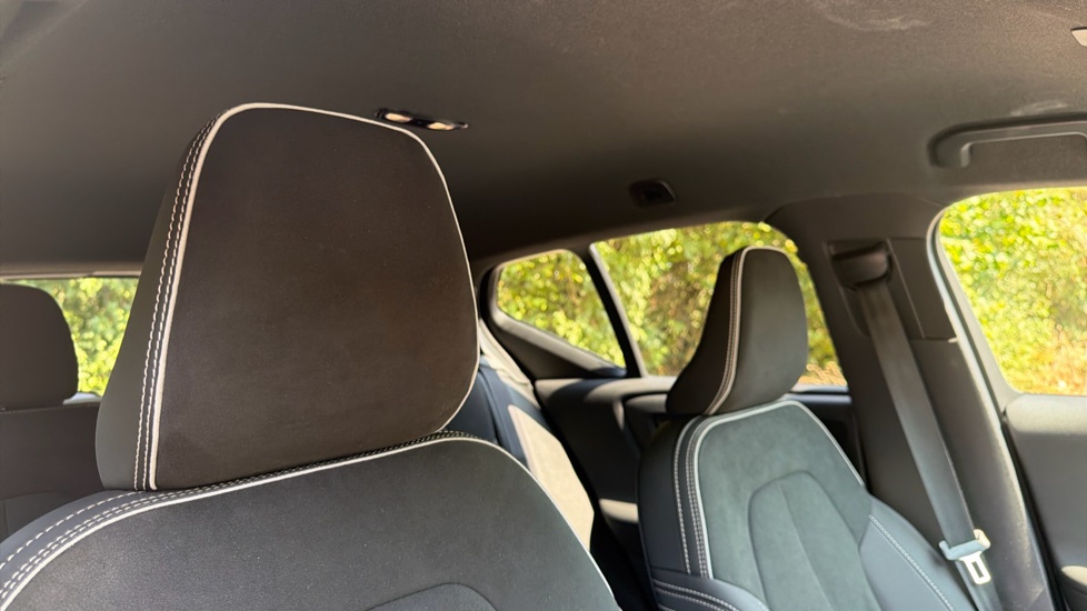 Volvo XC40 2.0 B3P Plus Dark 5dr Auto Petrol Estate - Image 30