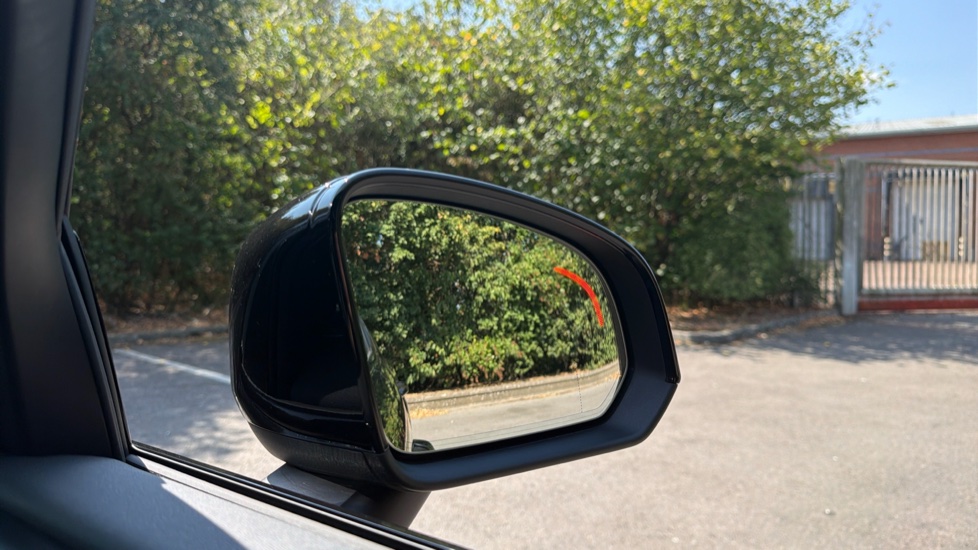 Volvo XC40 2.0 B3P Plus Dark 5dr Auto Petrol Estate - Image 31