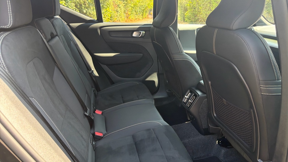 Volvo XC40 2.0 B3P Plus Dark 5dr Auto Petrol Estate - Image 32