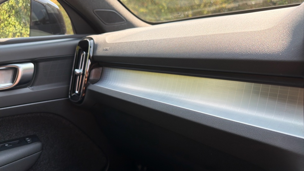 Volvo XC40 2.0 B3P Plus Dark 5dr Auto Petrol Estate - Image 36