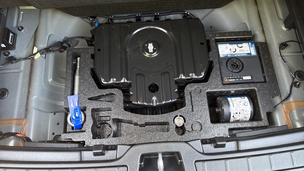 Volvo XC40 2.0 B3P Plus Dark 5dr Auto Petrol Estate - Image 59