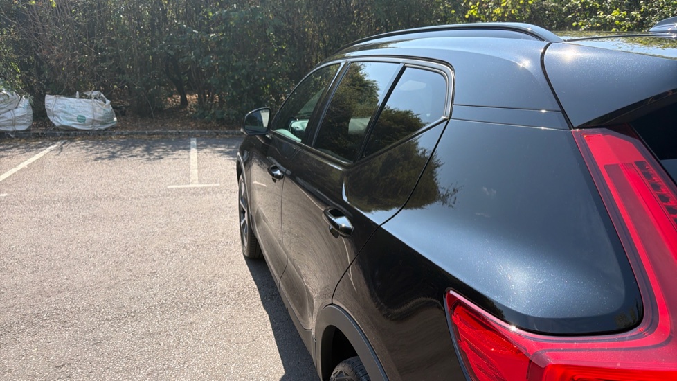 Volvo XC40 2.0 B3P Plus Dark 5dr Auto Petrol Estate - Image 61