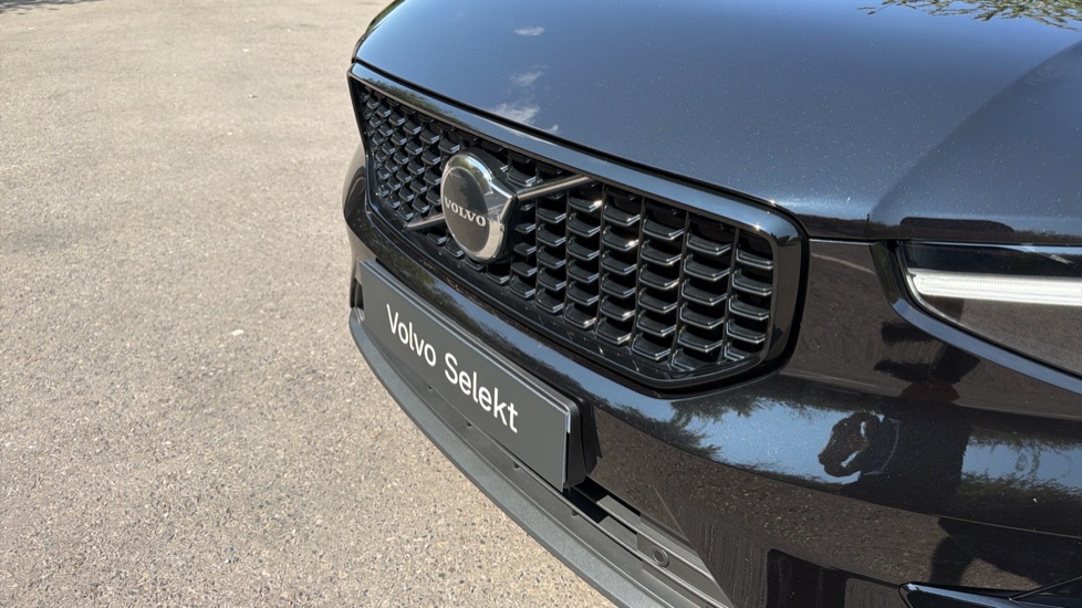 Volvo XC40 2.0 B3P Plus Dark 5dr Auto Petrol Estate - Image 63