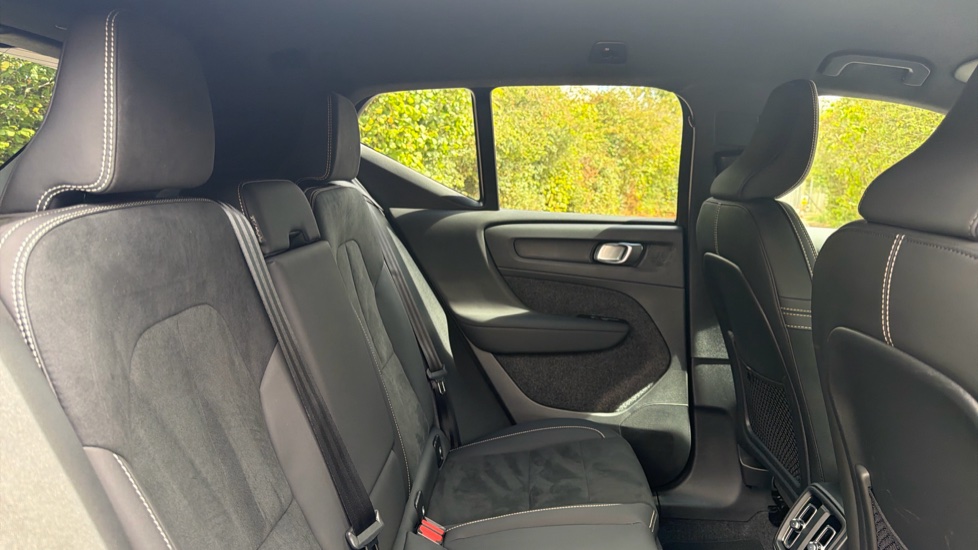 Volvo XC40 2.0 B3P Plus Dark 5dr Auto Petrol Estate - Image 6