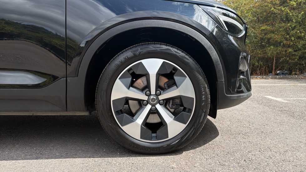 Volvo XC40 2.0 B3P Plus Dark 5dr Auto Petrol Estate - Image 9
