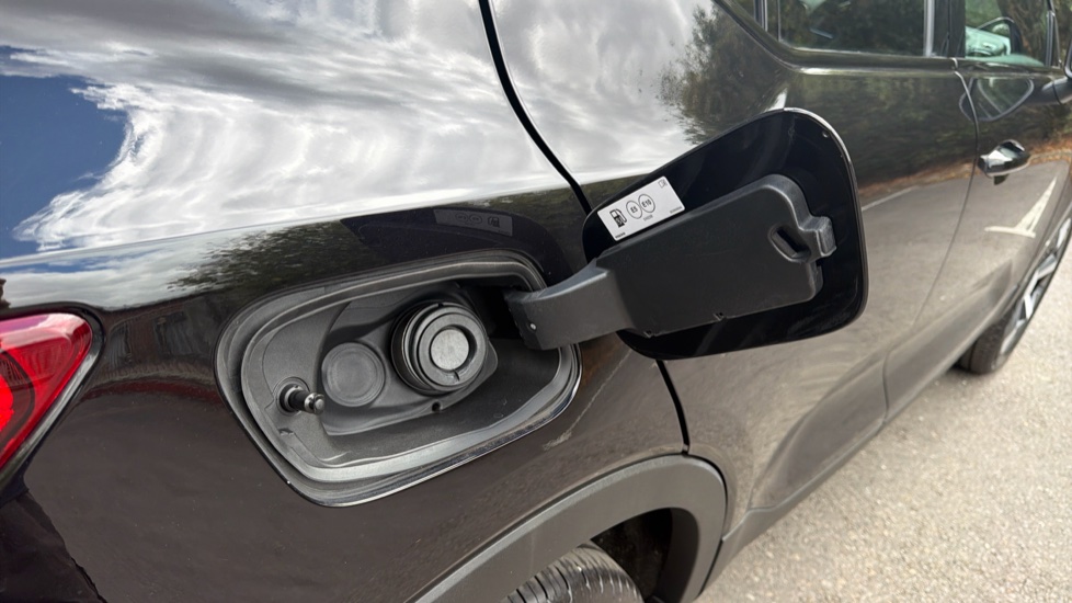 Volvo XC40 2.0 B3P Plus Dark 5dr Auto Petrol Estate - Image 15