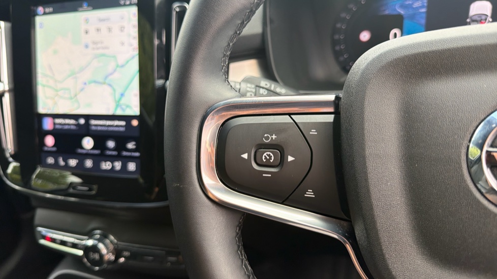 Volvo XC40 2.0 B3P Plus Dark 5dr Auto Petrol Estate - Image 20